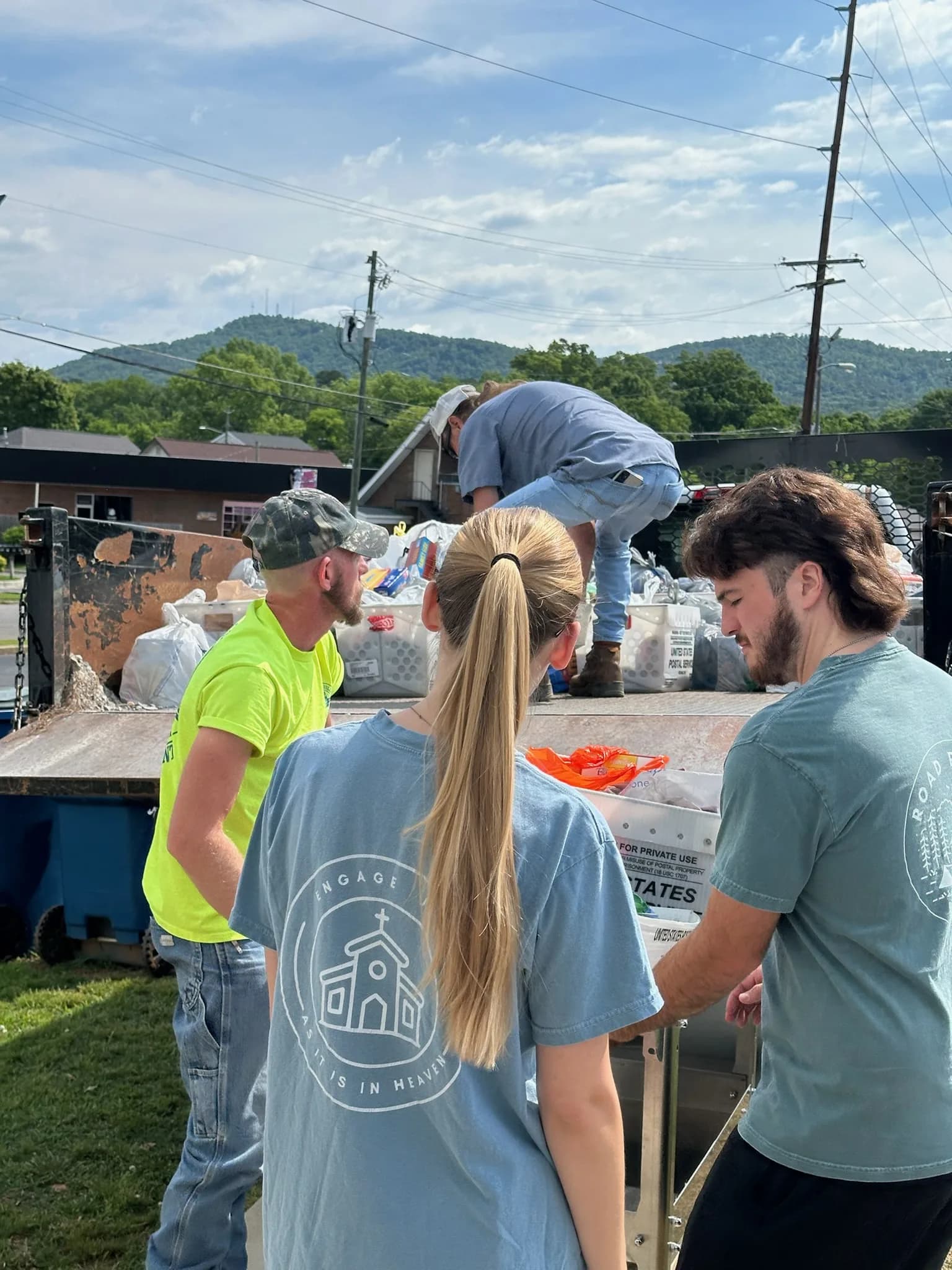 Volunteers unloading donated food